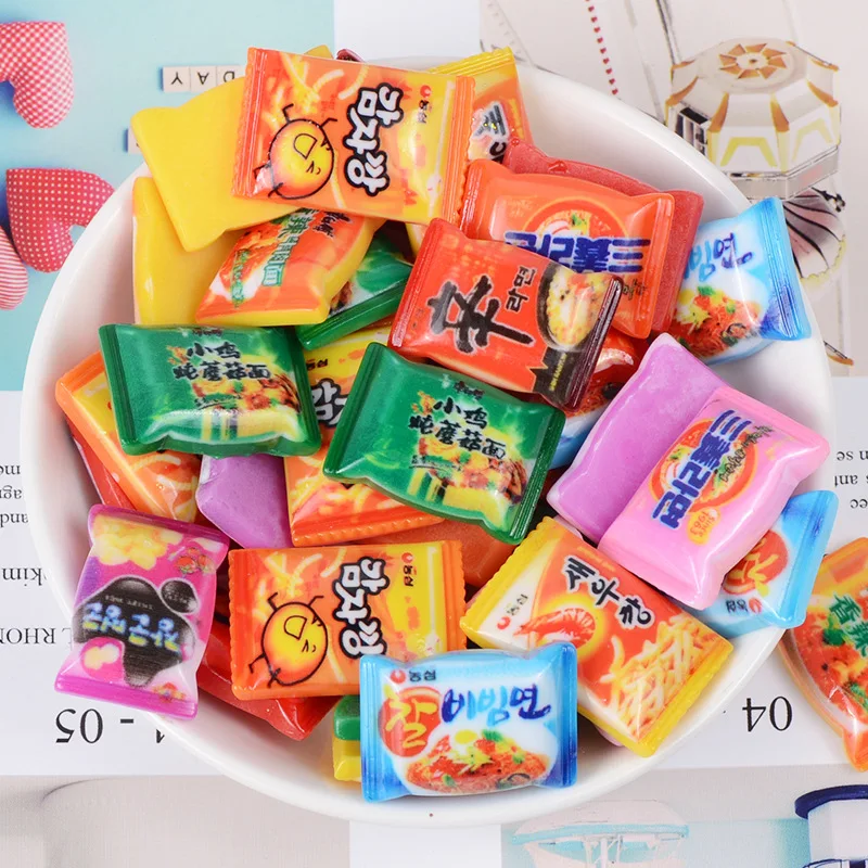

10pcs/lot Cute Mini Play Toys food Miniature Dollhouse Resin Instant Noodles Pretend food for Dolls Kitchen Toys