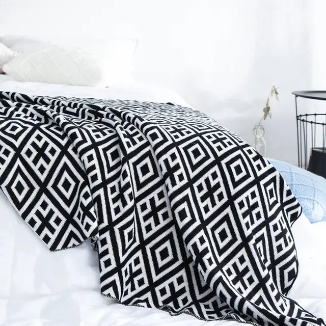 Modern Plaid Black Grey Knitted Blankets On The Beds And Sofa 100