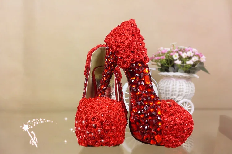 Love Moments/красный цветок из стразов; свадебные туфли на высоком каблуке; туфли на платформе с кристаллами; свадебные туфли для невесты; женские высокие тонкие туфли