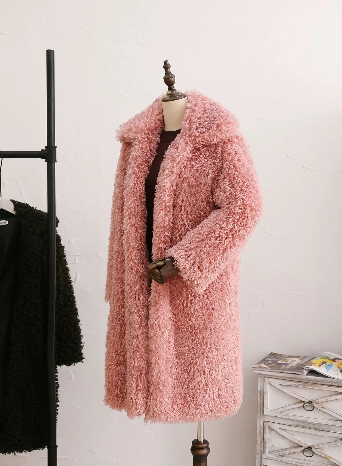 Пушистое длинное пальто из искусственного меха, женская зимняя куртка из искусственного меха, розовое пальто, женская Толстая теплая уличная одежда, кардиган, верхняя одежда, Okd566
