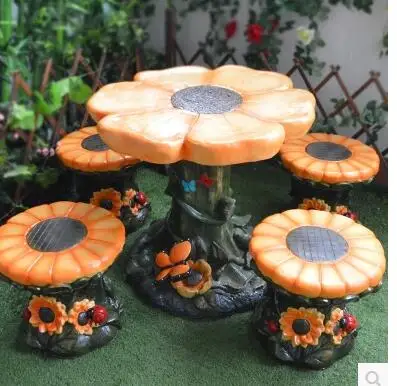 Mesas e cadeiras de pilha criativo da árvore. varanda pátio mesa e cadeiras para crianças