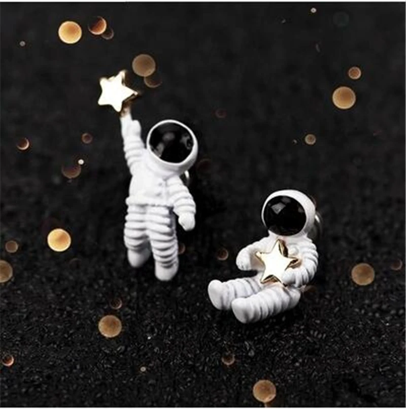 

Asymmetrical Starry Sky Space Star Astronaut Earrings Japan Korea Creative Cute Astronaut Design Small Stud Earrings for Women