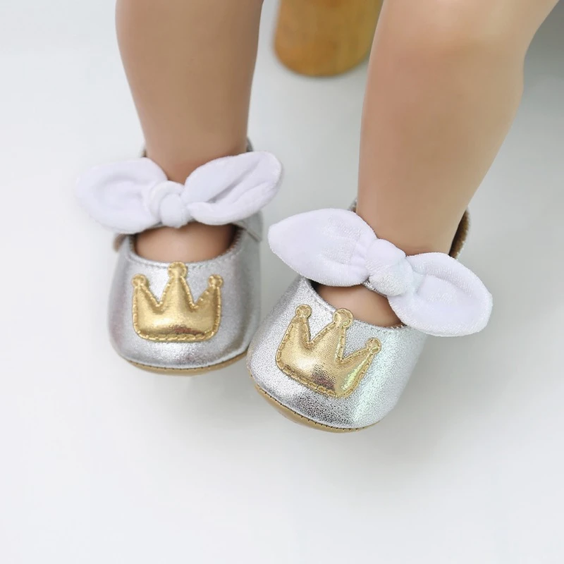 Корона детские ботинки для девочек весна обувь для малышей Мода новорожденных резиновая скольжения лук узел обувь для девочек Prewalker