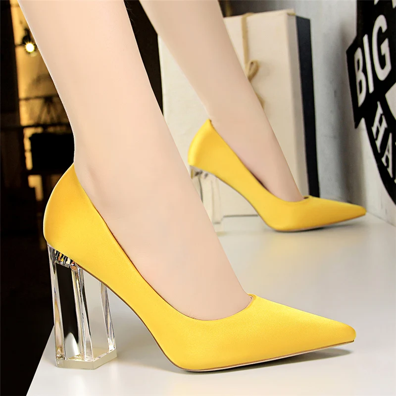 Размера плюс Для женщин Блок туфли на высоком каблуке(10 см); женские зеленые атласные женские туфли-лодочки женские свадебные цвет желтый, синий; размеры 34–43 шелк прозрачная обувь Прямая