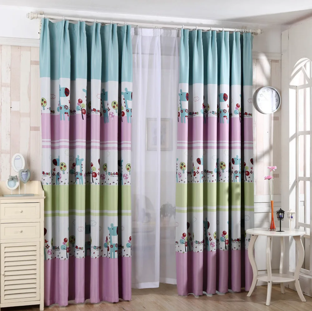 Appendiabiti muro marrone Idee tende camera da letto