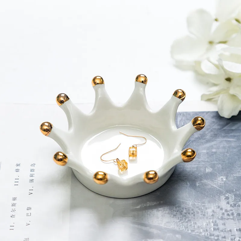 Nordic-INS-Light-Ceramic-Jewelry-Plates-Golden-Crown-Storage-Box-European-Jewelry-Receiving-Plate-Home-Decoration_