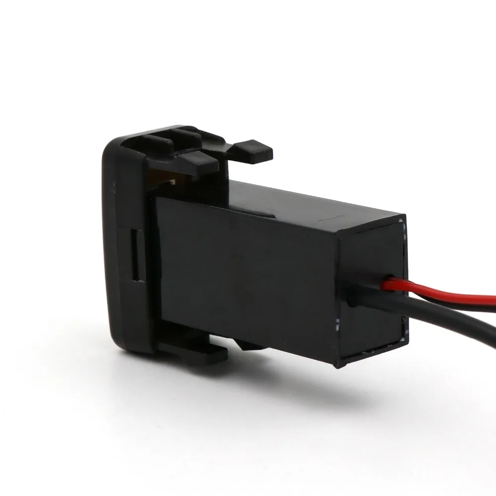 Автомобильное зарядное устройство с USB интерфейсом 5 в 2 1 А и аудиовходом для TOYOTA