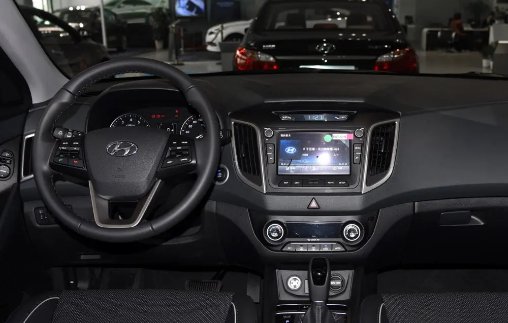 Hyundai-IX25-2017-interior-1-s