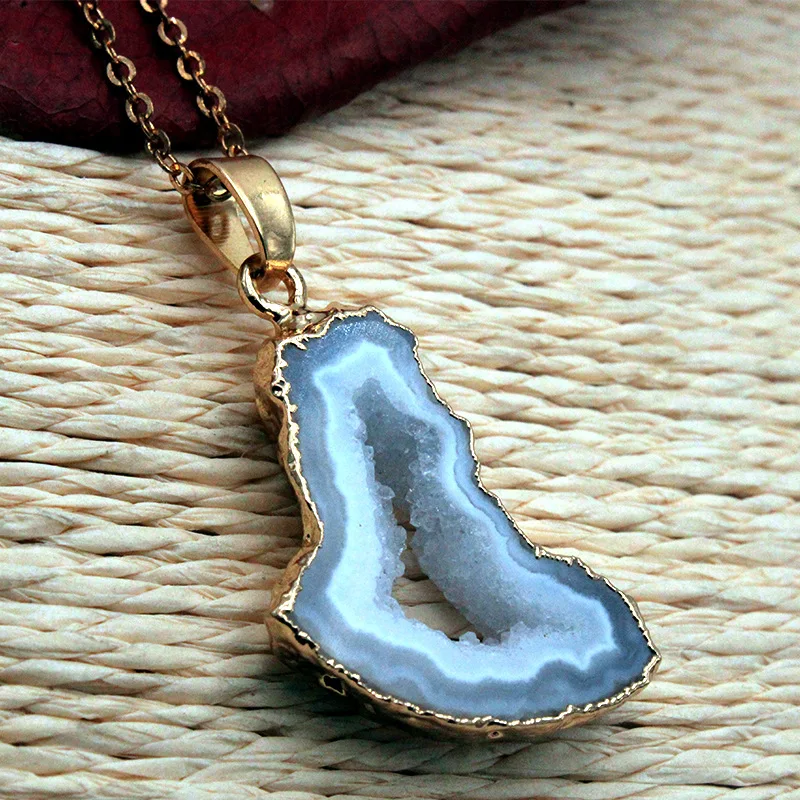 

Fashion Natural Irregular Rock Druzy Stone Pendant Necklaces for Women Trendy Geode Slice Piece Gold Color Necklaces Jewelry
