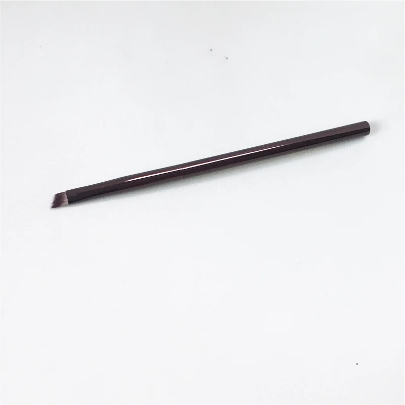 hourglass NO.10 Angled Liner Brush _ 2