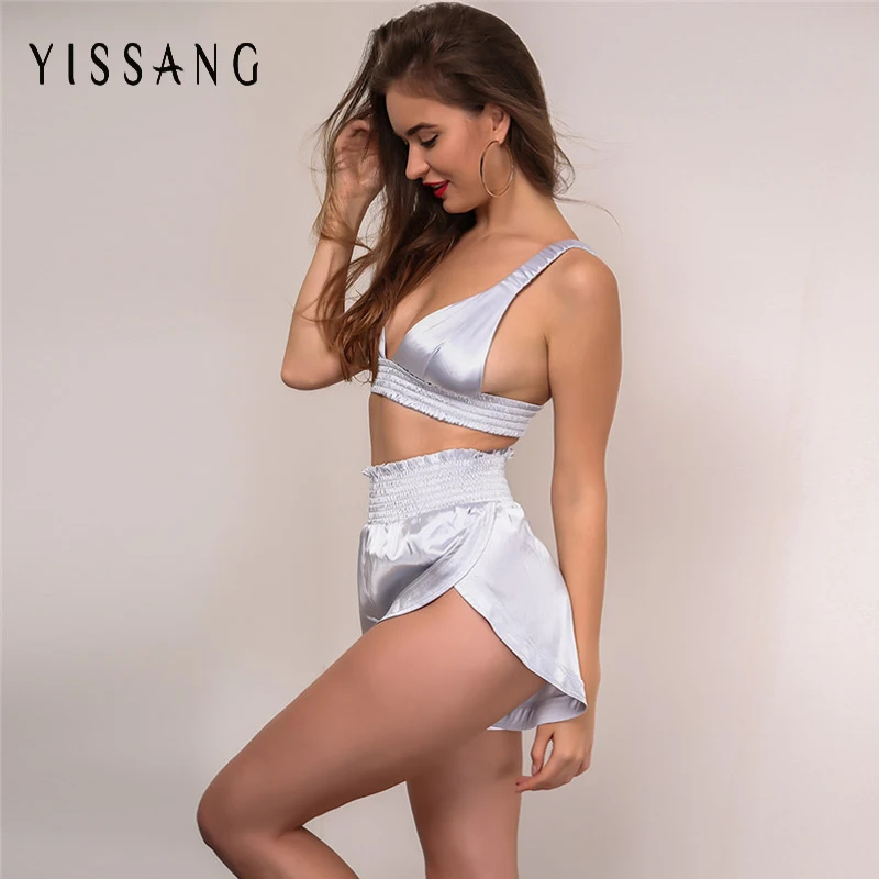 Yissang 2017 Атлас комплект из 2 частей V средства ухода за кожей Шеи укороченный шорты шт. для женщин 2 шт. пляжные повседневное пикантны