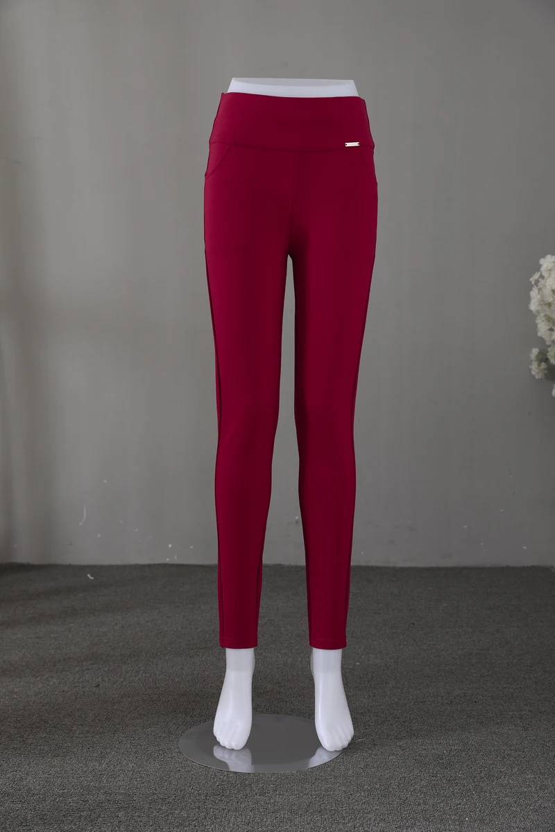 red pant (1)