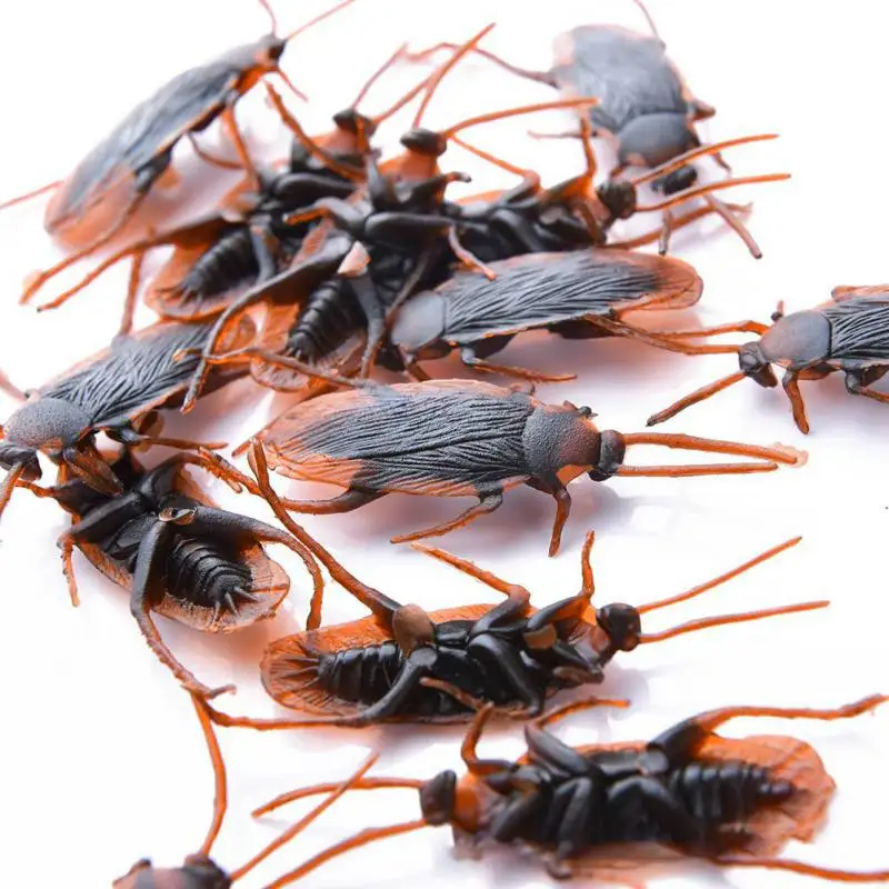 

April Fools' Day Party Favor Funny Joke Props Realistic Fake Cockroach/Spider/Retractable Knife/Truth or Dare Playing Toys