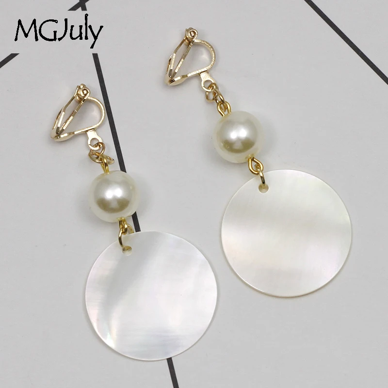 

Natural White Shell Earrings No Ear Hole Geometric Round Shell Clip On Earrings Without Piercing Simple Women Earring CE081