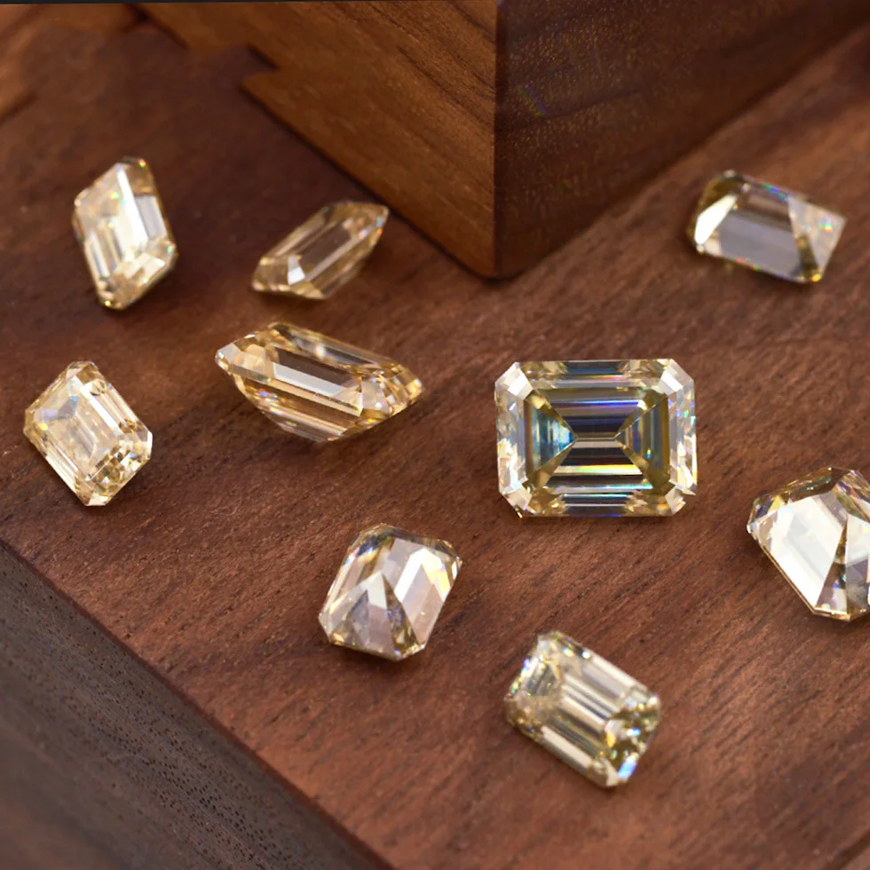 Желтое кольцо с цирконовым покрытием Изумрудное 0.6ct карат 4*6 мм жёлтое похожее на