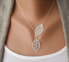 2017 New Cute Maple Leaf Cute Double Maple Pendant Necklace Women’s Office Women’s Double Leaf Jewelry Wholesale Sale