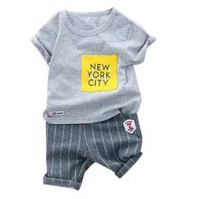 Комплект одежды для маленьких мальчиков; Повседневная футболка с надписью для маленьких мальчиков футболка; топ; шорты в полоску; комплект одежды с брюками; летний детский костюм