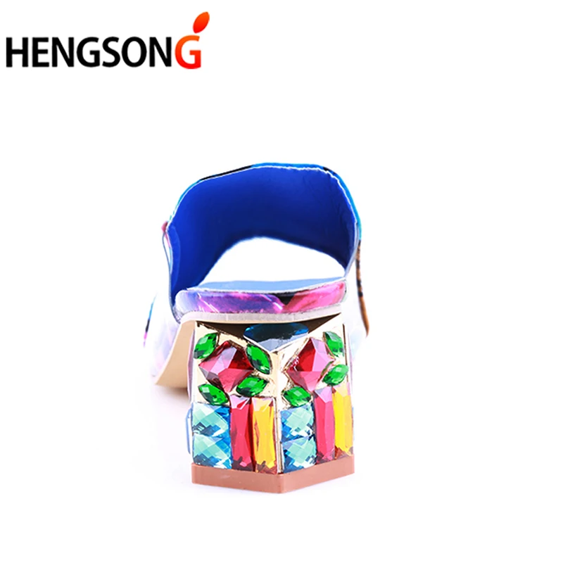 Женская обувь на не сужающемся книзу массивном каблуке с кристаллами большие