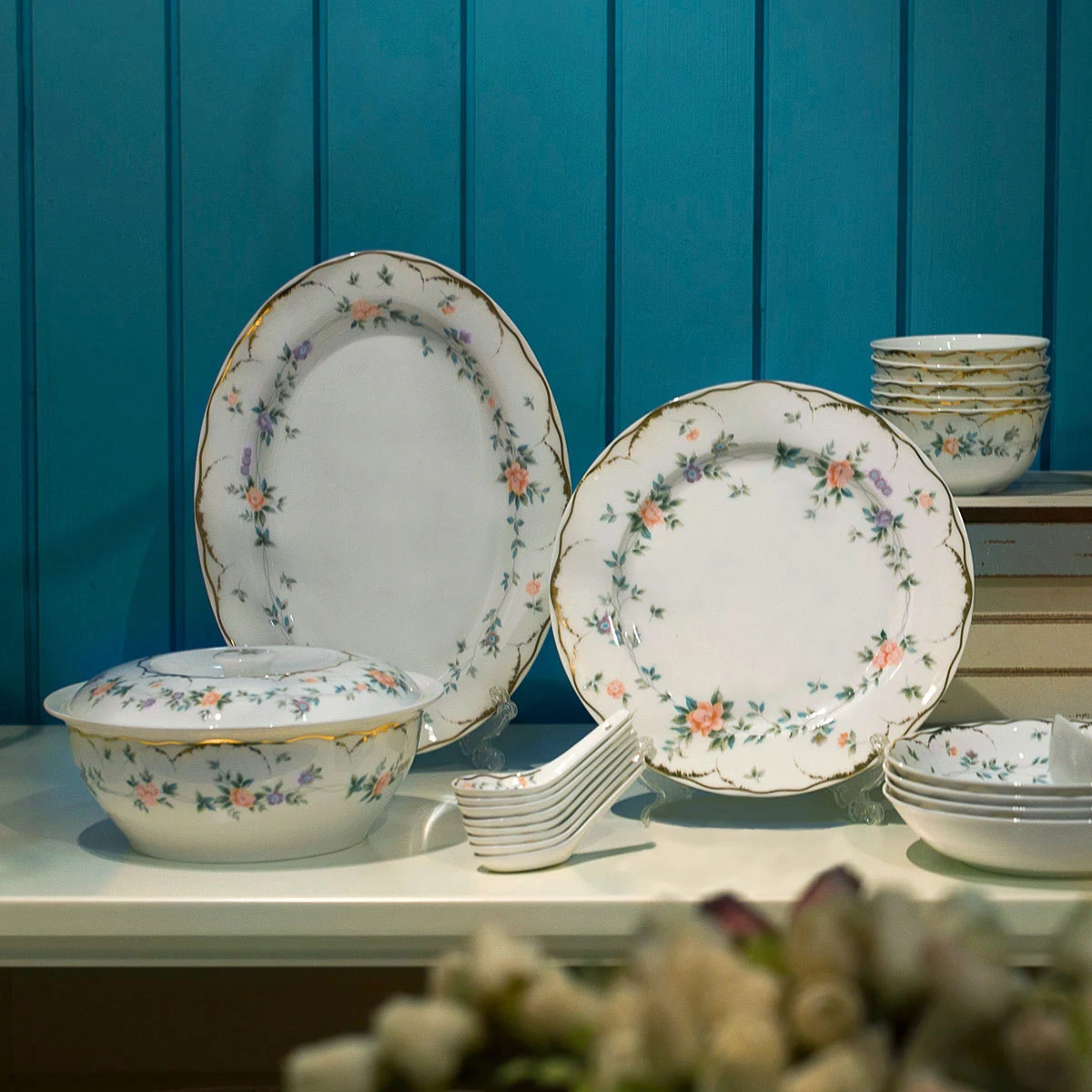 Set daily continental dishes is tableware and bone china crockery