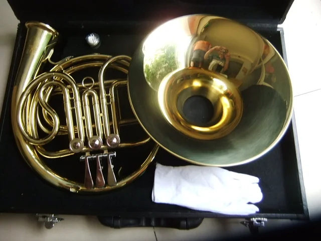 

Wholesale New Conn 8D French horn in gold with top quality/ case 110625