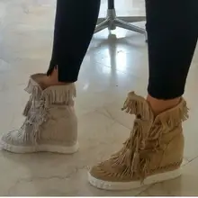 Лидер продаж; Замшевые женские туфли на высокой танкетке с бахромой; ботинки с кисточками, увеличивающие рост, с круглым носком, на платформе, со шнуровкой; женские ботильоны