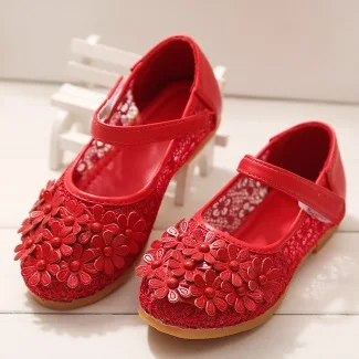 Обувь на возраст от 3 до 6 лет Новинка года, Весенняя милая детская обувь с цветочным узором и кружевом летние детские сандалии для принцесс, обувь из искусственной кожи с перфорацией - Цвет: Красный