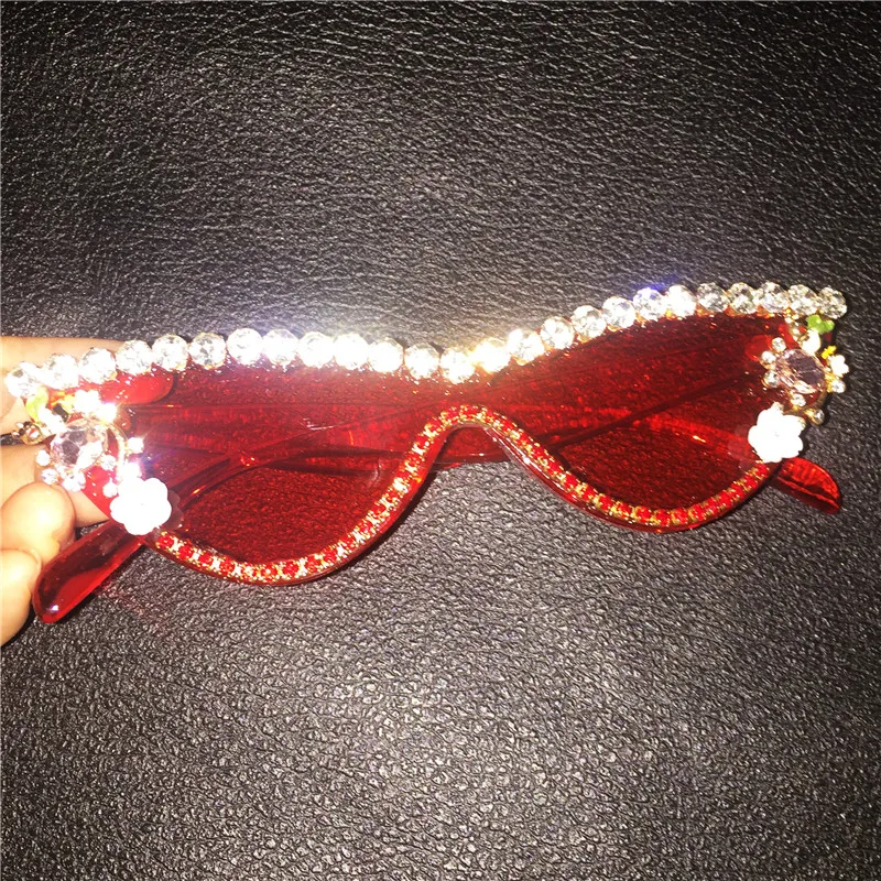 Vintage Cat Crystal Sunglasses Women New Retro Shades UV400 Sun Glasses Female Eyewear Red Black Fashion NX