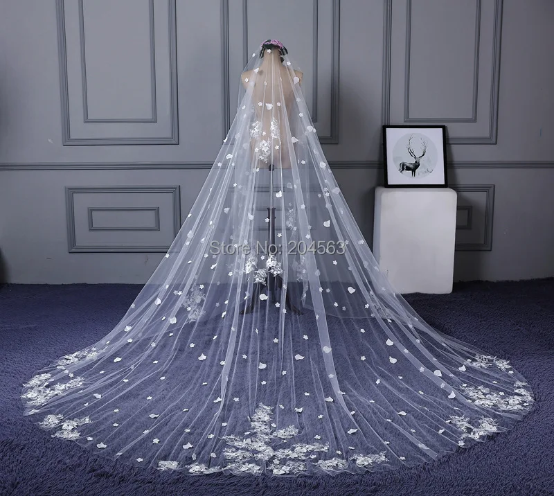 

One-Layer Ivory Tulle Lace Wedding Veil with Appliques Long Romantic Bridal Veils with Comb YHG2019