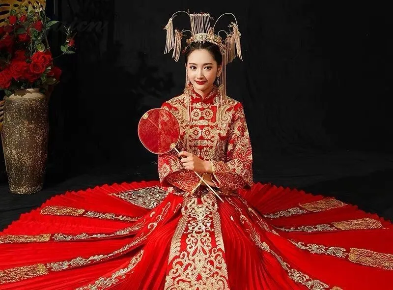 Новая красная плиссированная юбка Chinoise невесты длинное Cheongsam Современное женское традиционное китайское свадебное платье Ципао Восточное