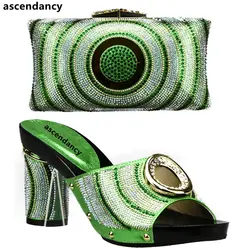 Новый комплект из туфель и сумочки зеленого цвета в африканском стиле; итальянская женская обувь с сумочкой в комплекте, украшенная
