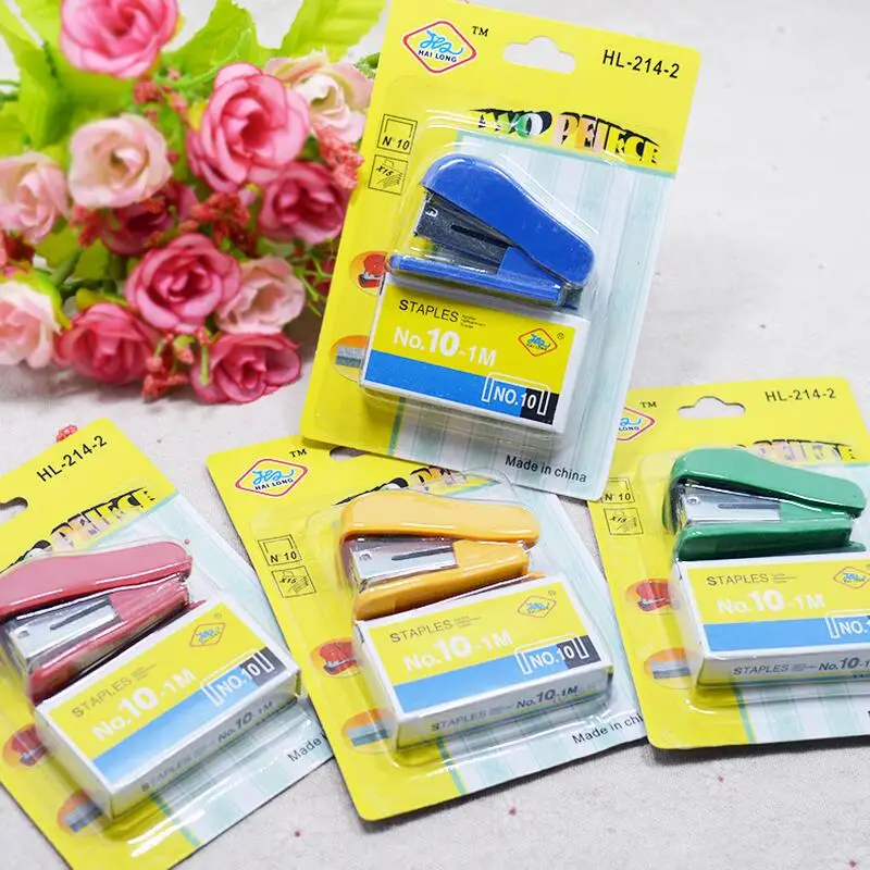 Случайный цвет мини Atapler + пластиковый штапельный набор 10 # иглы канцелярские