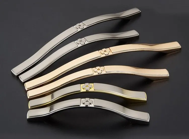 гектор гимар стул. модные ручки для мебели. особняк рябушинского двери. модерн стиль а фурнитура. особняк рябушинского интерьер дверные ручки.