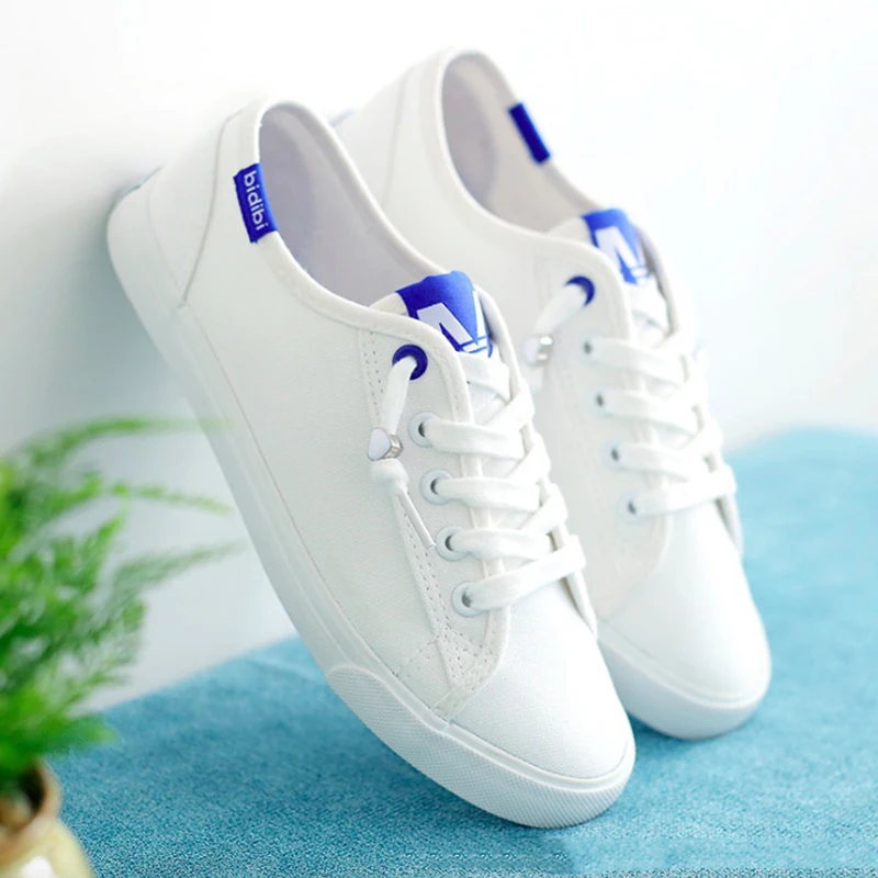 

Women Casual Shoes 2018 Spring Summer Canvas Shoes Woman Flats White Black Fashion Breathable Women Sneakers