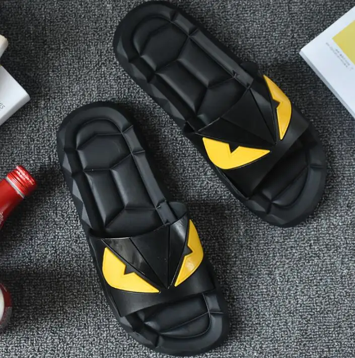 

Fashion summer men's slippers Casual high quality comfortable men's sandals hot cartoon non-slip beach shoes