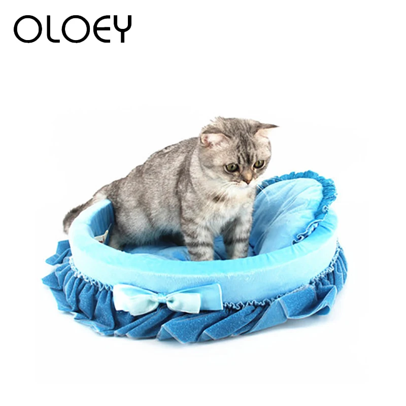 коврик лежанка для кошки. кошка на матрасе. кровать матрас кот. подстилка для кошек. матрасик для кошки.