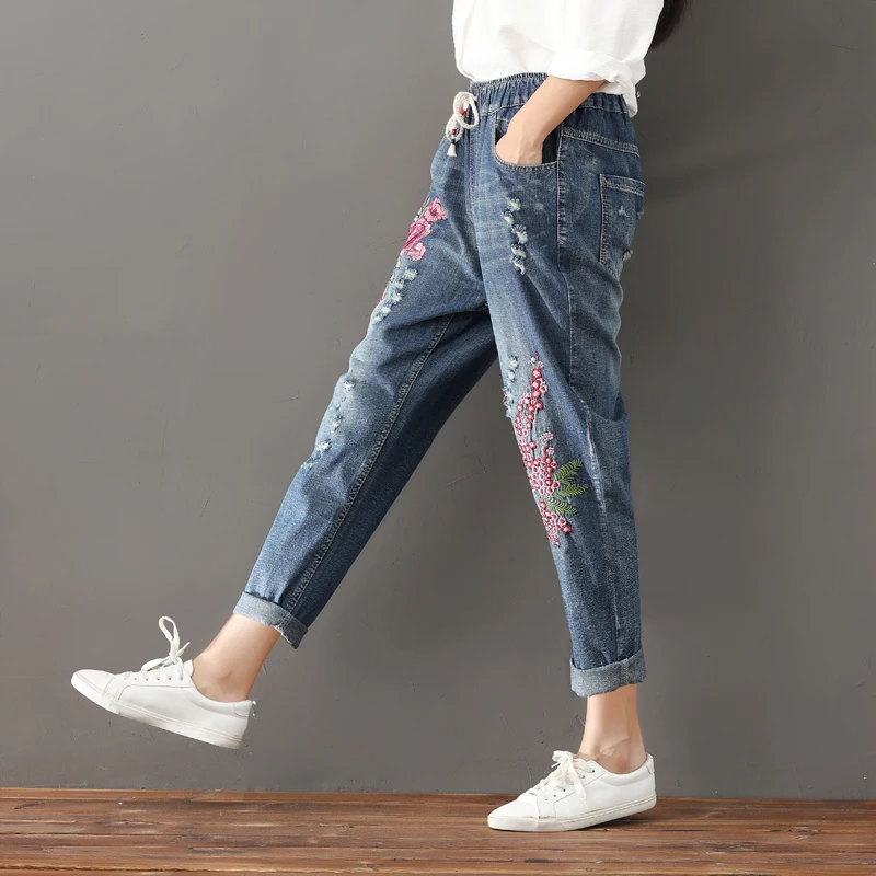 

2018 spring and summer women's new Korean large size jeans elastic waist loose embroidery hole nine points harem pants