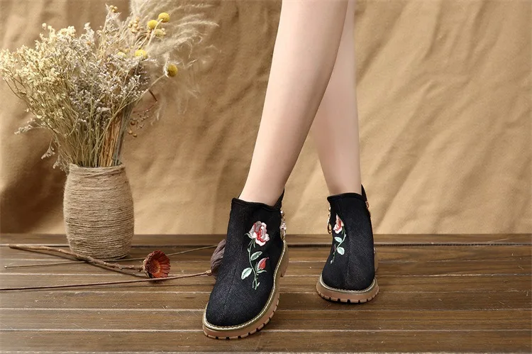 National Women's Boots Embroidered Shoes Autumn Winter Ladies Snow Boots Retro Cotton Fabric Short Plush Boots Shoes Big Size 40 (2)