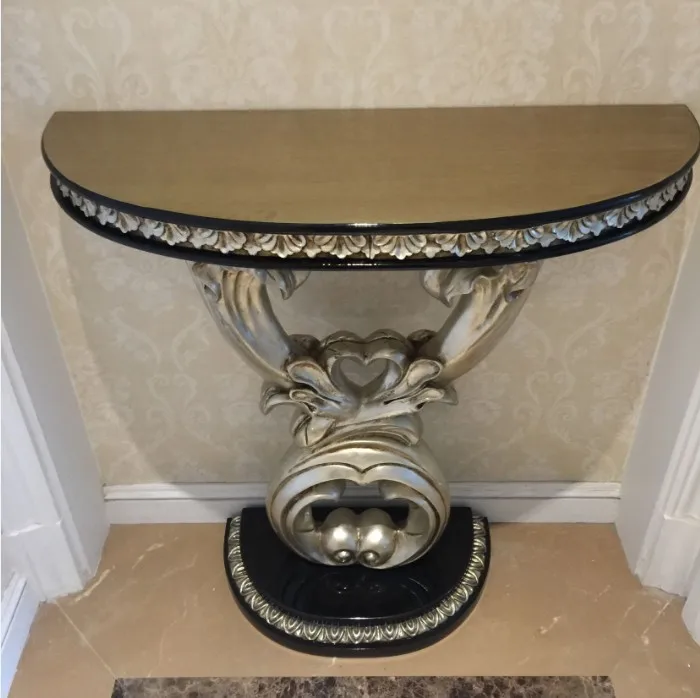 Only beautiful petals decorates porch stage desk. Fashion article table a few. Place for you to view Taiwan classical case