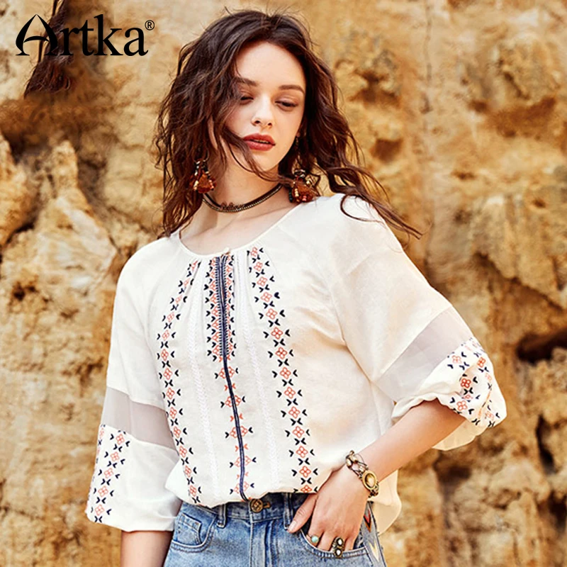 

ARTKA 2018 Autumn New Female Bohemian Lace Stitching Embroidery Three Quarter Lantern Sleeve Collage Petals Loose Shirt SA11186C