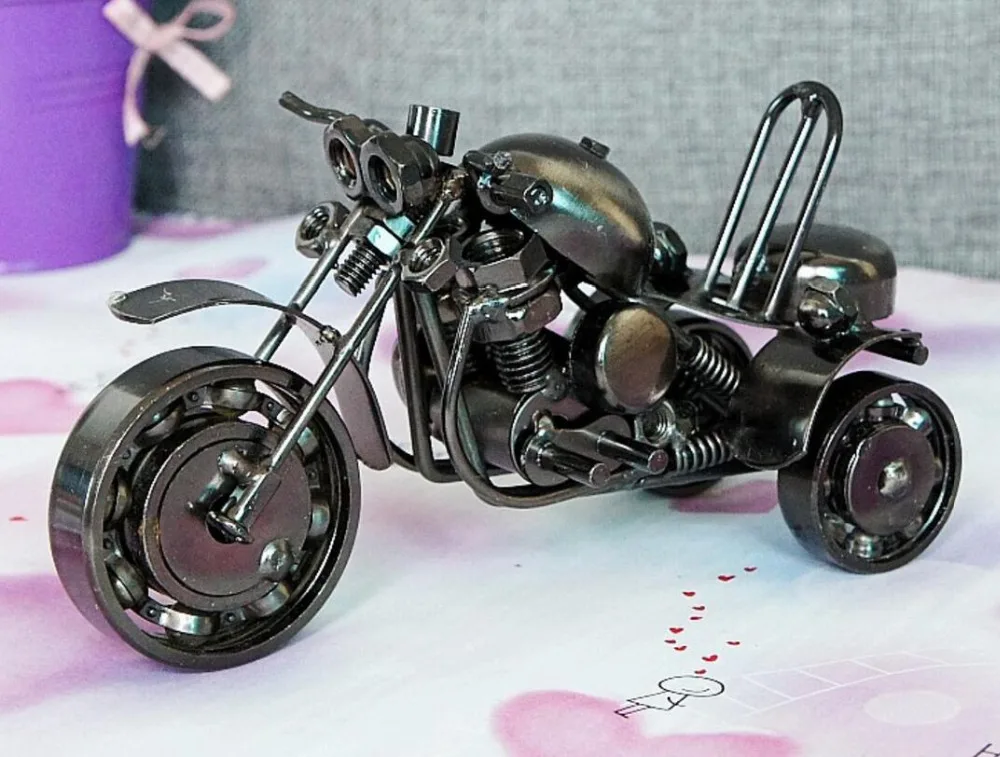 Kopen Classic vintage retro motorfiets Driewieler kid s favoriete ambachtelijk craft metal model voor thuis koffie bar ornamenten decoratie