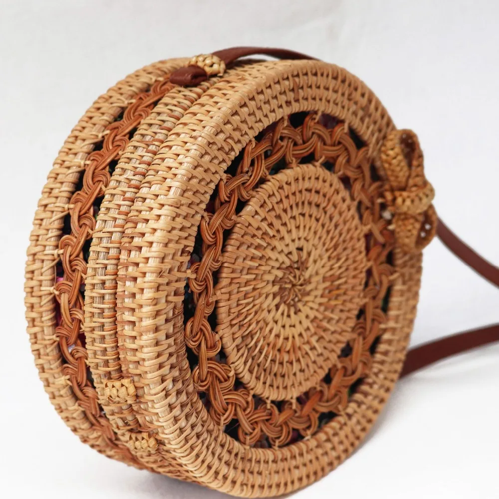 

IMOK 2018 Round Bali Rattan Handbags Handmade Beach Bags Chic Women Bags for Summer Ribbon Pattern Straw Circle Clutch NCCH