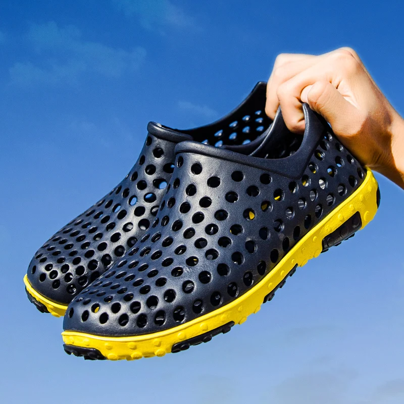 

Men Sandals 2019 Crok Adulto Clogs Crocse Crocks shoes EVA Sandalias Summer Beach Shoes Slippers Cholas hombre Bayaband Croc