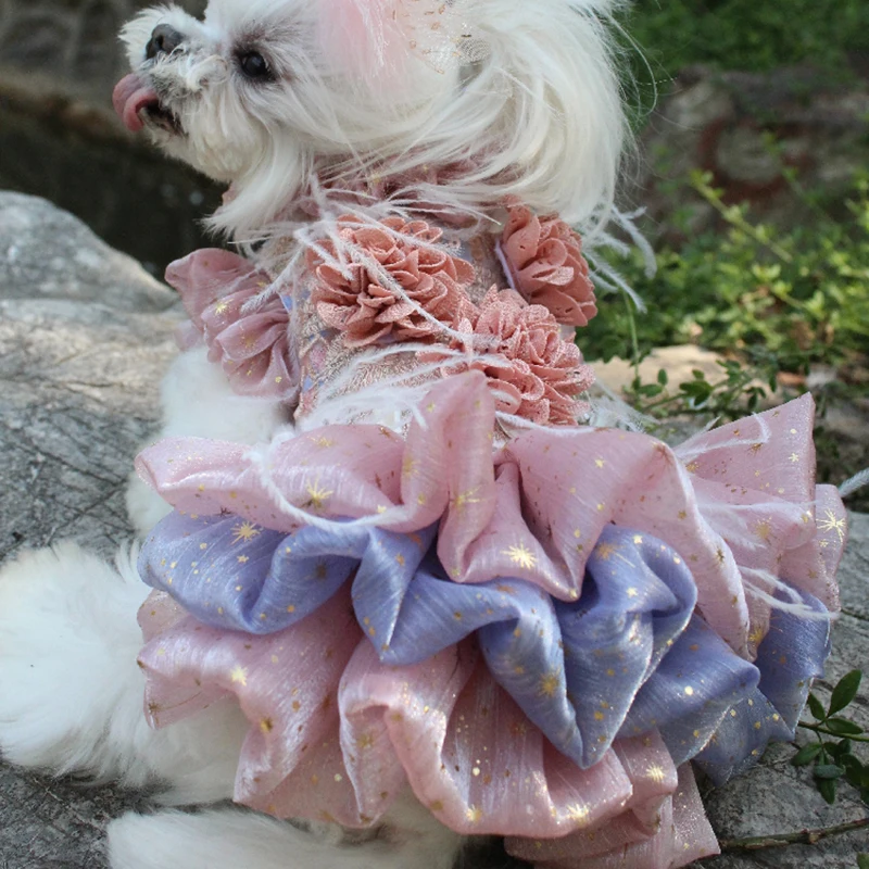 Платье для собак с кружевной вышивкой, короткое стильное свадебное платье принцессы, объемный цветок, украшенное перьями для маленьких собак, юбка