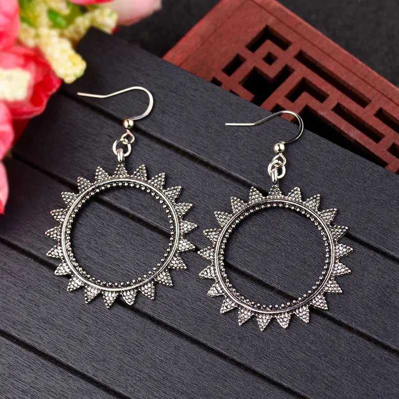

DOUVEI New Vintage Round Dangle Earrings For Women Retro Antique Tibetan Silver Sunflower Bohe Ethnic Indian Gypsy HQE1015