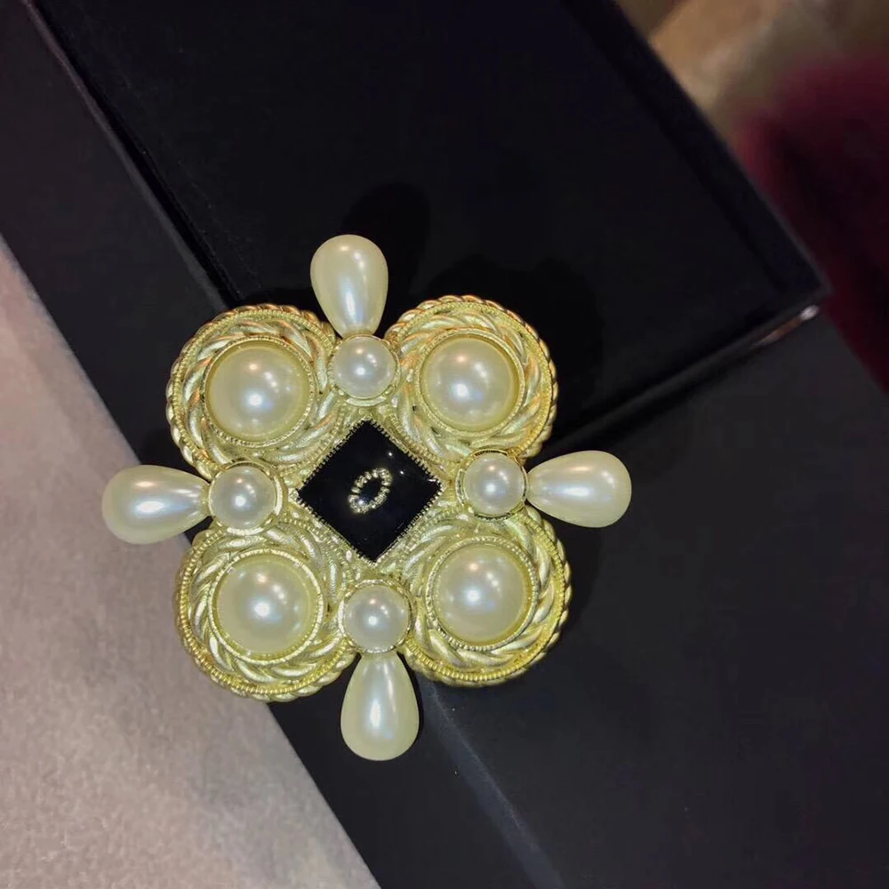 

7Sanyu Hot brand pure jewelry ladies leaves pearl brooch luxury wedding party jewelry C goddess ladies leaves brooch