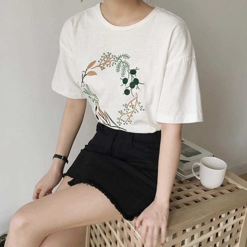 

Women's Summer Small Fresh Embroidery Short Sleeve T-shirt Female Casual All-match Tees Tops 2019 New Arrival