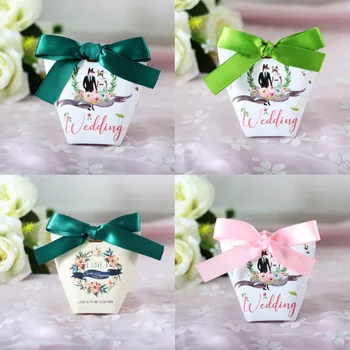

50Pcs Deer Couple Wedding Favors Candy Boxes with Green / Pink bow Bomboniera Party Favors Gift Box Paper Gift wrapper Candy Bag