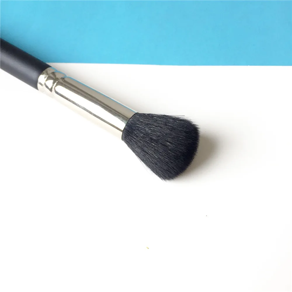 MAC BRUSH 109 Small Contour Brush _ 3