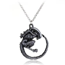 Vintage Bronze Game Aliens Vs Predator AVP Alien Queen Pendant Necklace Hot Fashion Men gift neck lace for fans souvenirs stylish alien vs predator shape key ring