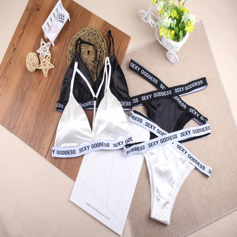 

2019 new split English alphabet with bikini swimsuit Beach holiday girl bra + panties suit ladies tube top trend fashion sexy
